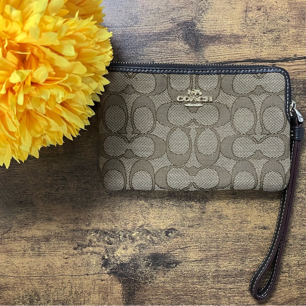 Coach Corner Zip Wristlet in Signature Canvas EUC